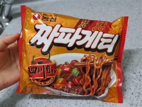 사천 짜파게티: 매운 맛의 변주곡